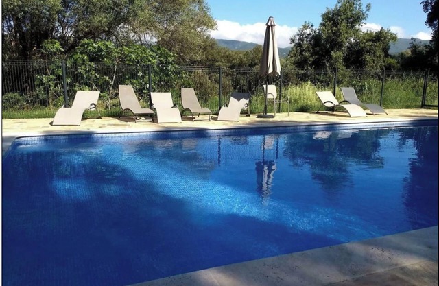 Quiet house with swimming pool