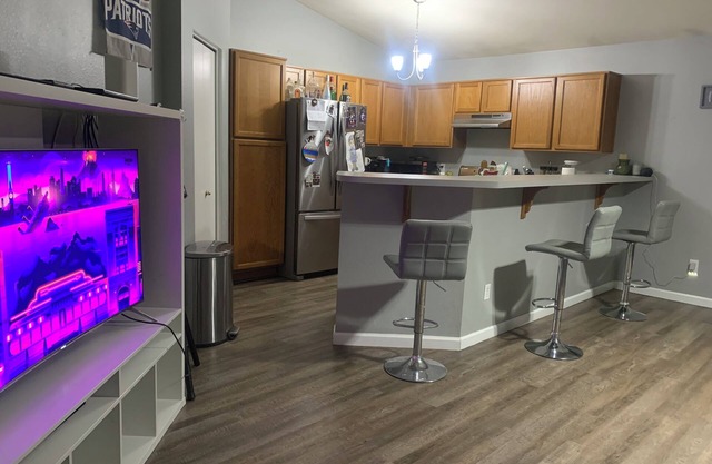 Quiet location home, only 10 minutes away from the State Farm Stadium.