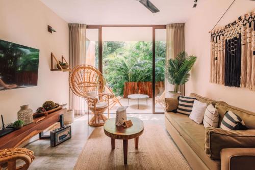 Quiet, Lux, Spacious and Comfy 2bd 2bth Condo,Private Pool, Wifi, AC, 24hr security