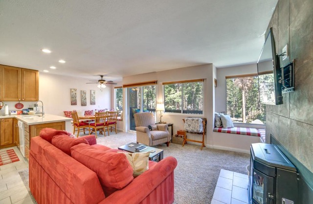 Quiet Mammoth Lakes Condo with Fantastic View!