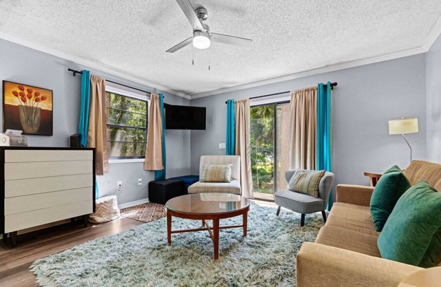Quiet Peaceful Townhome 2 BR/2.5 Bath - Location!