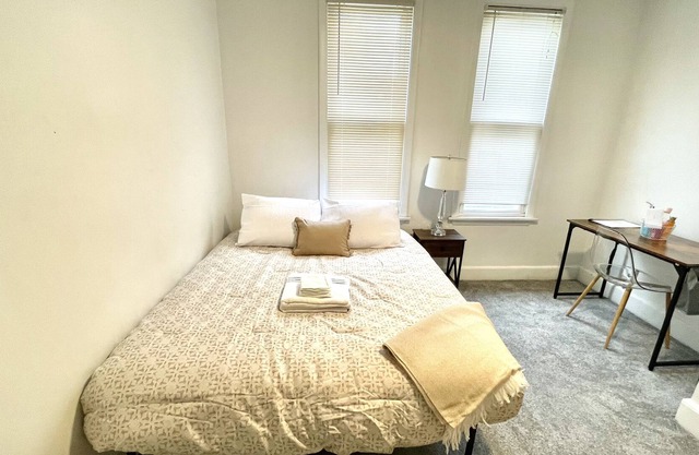 Quiet Private Room Near CWRU + UH