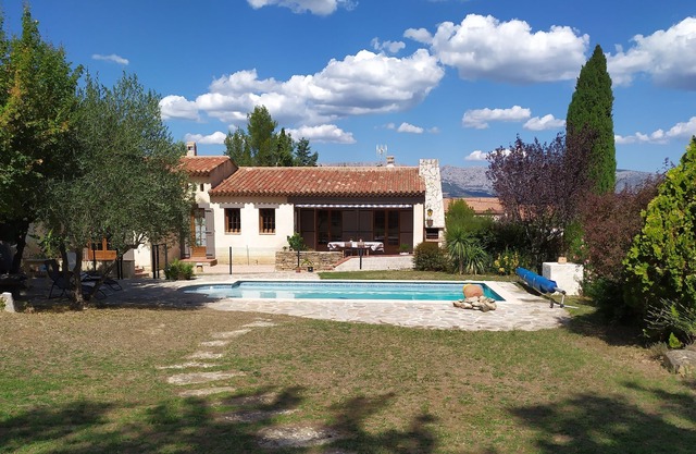 Quiet Provencal villa 8 people