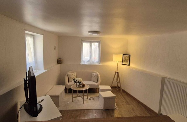 Quiet Retreat 15 Min from the Beach, Fully Equipped and Fresh
