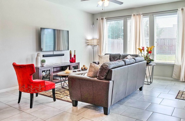 Quiet Rosenberg Home w/ Yard < 4 Mi to Dtwn