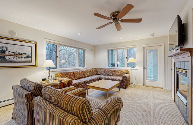 Quiet Ski Condo at Smuggler's Notch Resort near Lifts w/Access to Shared Pool