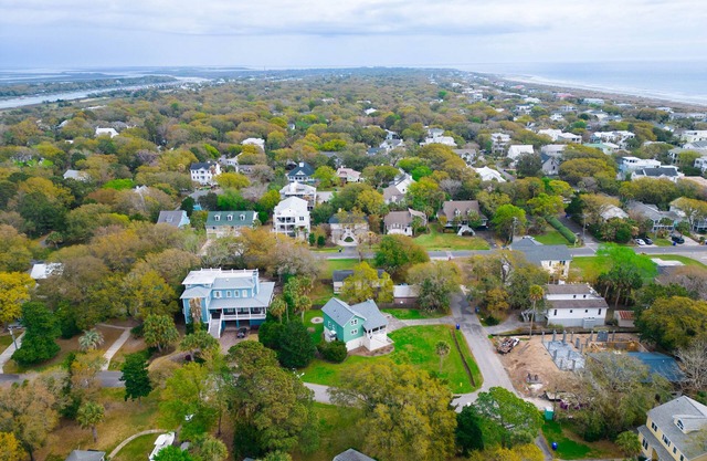 Quiet street, Minutes Walk to Beach & Rec Center -Perfect Family Beach Home!