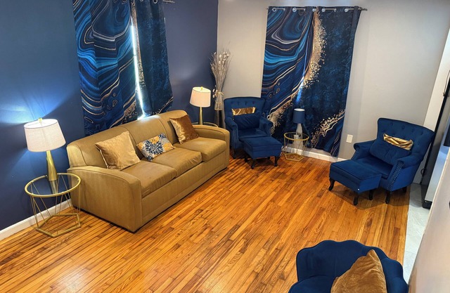 Quiet Suburban home 3BR 2baths Sleeps 10!