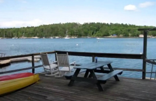 Quiet Waterfront Cottage on coven