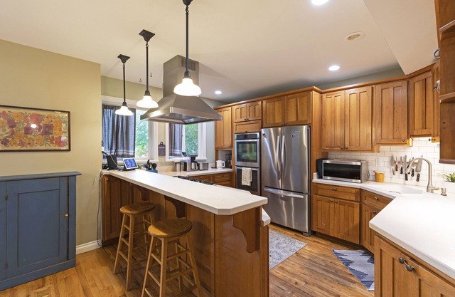 Quintessential University District Home-Walk to River, downtown, Hip Strip