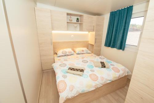 Ra, cozy familly place, free parking, near beach, in Kamp Maslina Drage