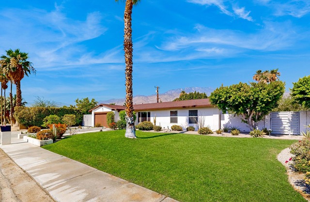 Racquet Club East Gem with 2 primary suites, heated pool & spa