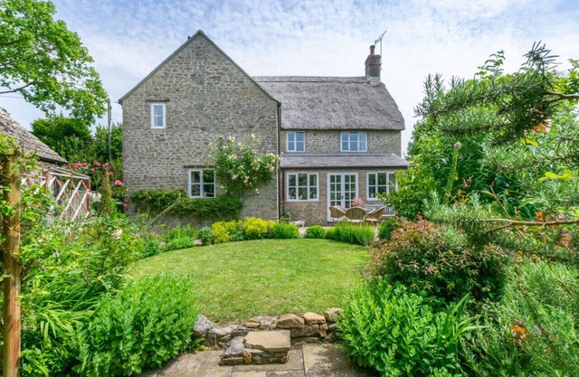 Rainbow Cottage - Four Bedroom House, Sleeps 8