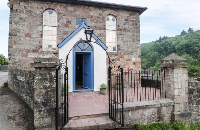 RAINFOREST CHAPEL, pet friendly, with a garden in Ruspidge