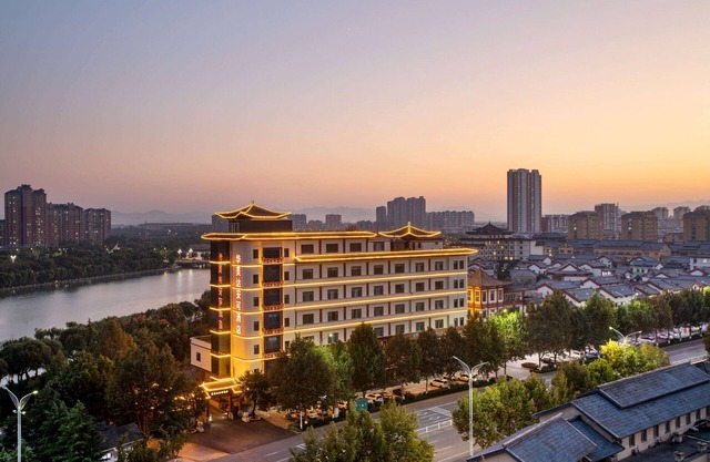 Ramada Encore by Wyndham Linqu Downtown