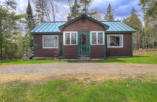 Rangeley Manor A | Nice Cottage Close to Shared Waterfront on Rangeley Lake
