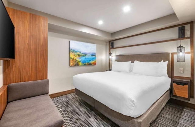 Rare Find! 2 Spacious Units! Outdoor Pool, Valet Parking, Close to Nevada Beach!