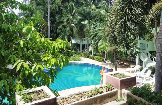 Rattana Guesthouse & Bungalow