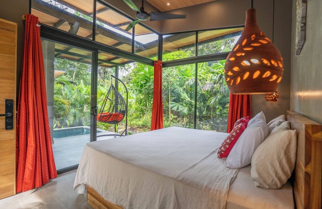 Raya Bungalow - Private Plunge Pool + AC, Near Beach