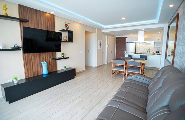 Real View Towers, Real Center Plaza, 1st Floor Charming 1 BR, Zona Real