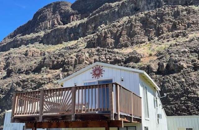 REAR Unit · *Sunland Estates* Cozy quiet home
