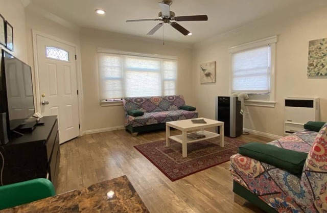 Recently Remodeled Spacious Guesthouse - Perfect For Exploring Long Beach - Self Check-in 2 Bedroom Apts by RedAwning
