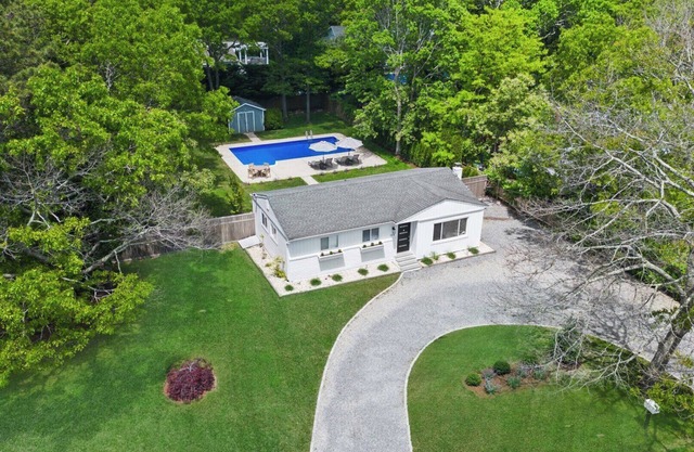 Recently Renovated and Modernized Hampton Bays Beach Beach Bungalow Perfect.