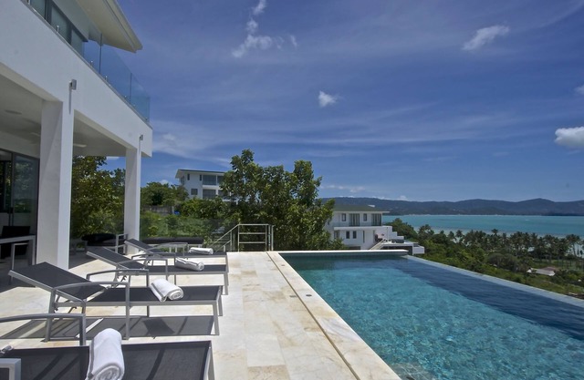 RED SKY beach view villa