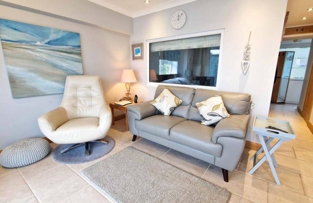 Redcliffe Apartments J
