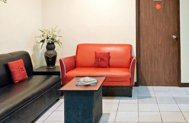 RedDoorz near Baclay Drive Super Metro