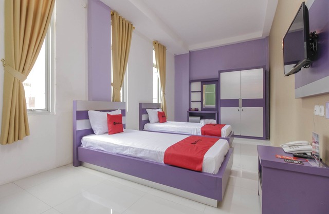 RedDoorz Plus near Stasiun Bekasi