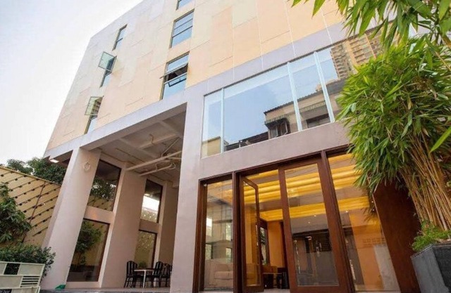 RedDoorz Premium A Room Bangkok