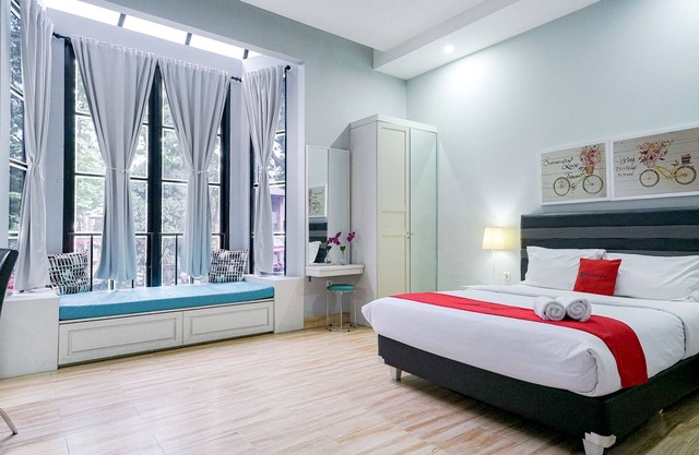 RedDoorz Premium near RS Pondok Indah
