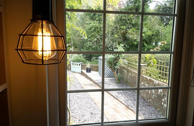 Redlands Cottage Surrey Hills