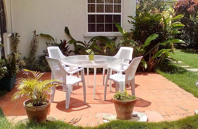 REDUCED RATES: Modern, Spacious 2-bedroom Apt, Close to Amenities, SUPER HOST