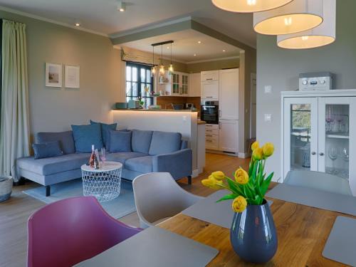 Reetland am Meer - Premium Reetdachvilla mit 3 Schlafzimmern, Sauna und Kamin F27