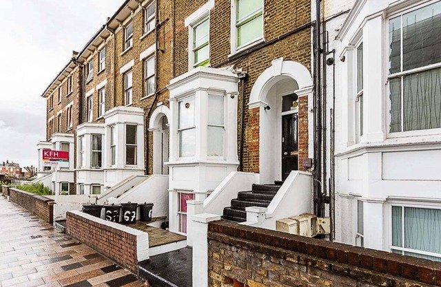 Refurbished St.Johns Hill Apartment
