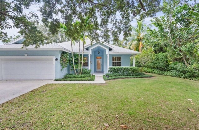 Relax and forget your worries in this serene space. 3 bedrooms/2 bath/sleeps 6.