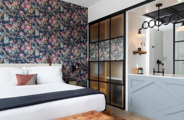 Relax and Unwind! Pet-Friendly Property, Parking Onsite, Near Statue of Elvis