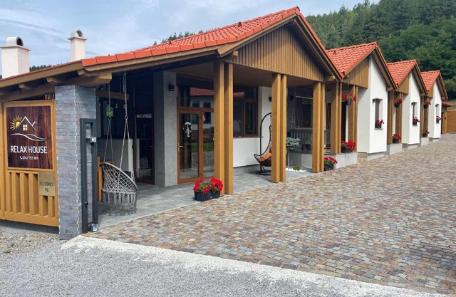 Relax House