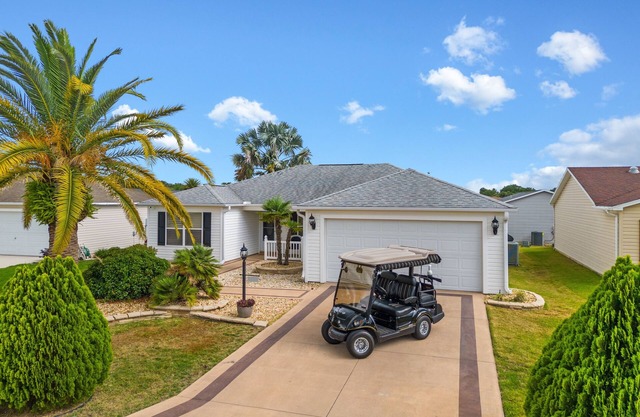 Relax in The Villages – 3BR w/Golf Cart, Pet-Friendly & Prime Location!