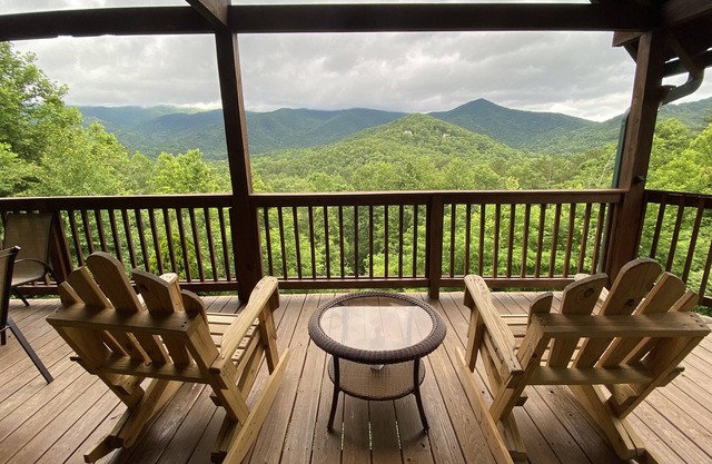 Relax To Sunsets. Pool Table, Dogs Welcome.