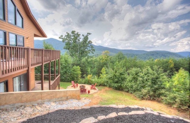 Relax & Unwind at Ritz on the Rocks! Dog Friendly, Hot Tub, Near Wineries!
