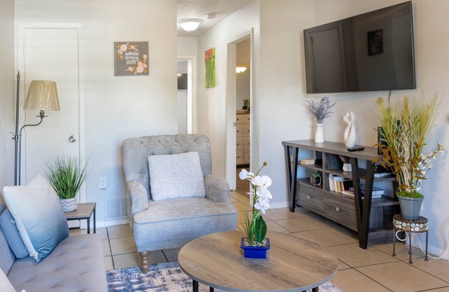 Relax, venture, or work, stay w/comfort close Arlington's finest entertainment