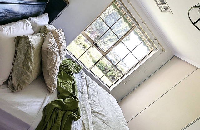 Relaxed & Private Coastal Stay w/Sea Views