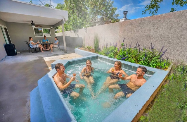 Relaxing 1-Story Villa: Hot Tub BBQ, By the Strip