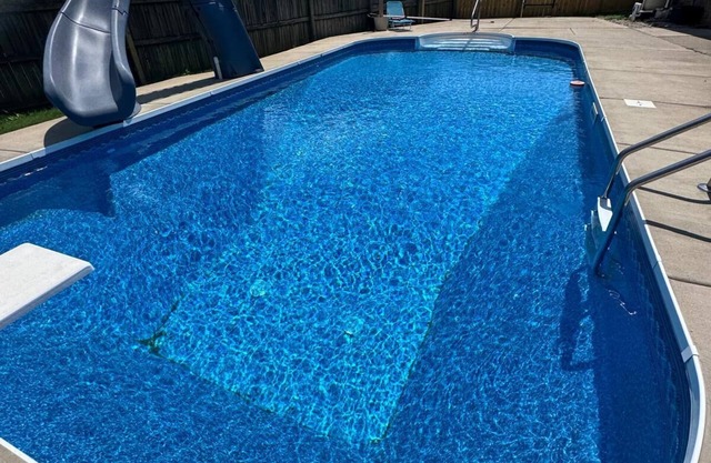 Relaxing 4BR Getaway with Pool -with Extra Sleeping Space. Near Stateline