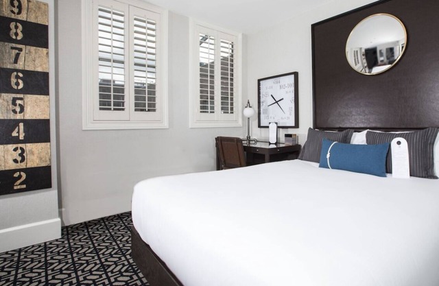 Relaxing Bayfront Stay Close to Downtown | Pets are Allowed