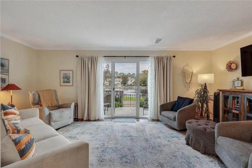 Relaxing Lakeview Stay Near Beach w Pool