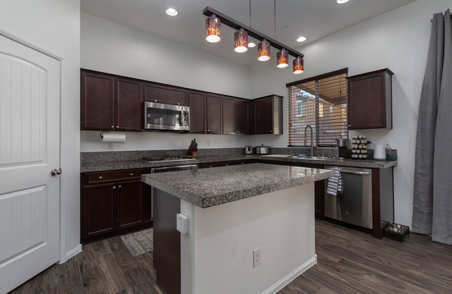 Relaxing large home near VA hospital, air force base and Las Vegas strip 8 adult
